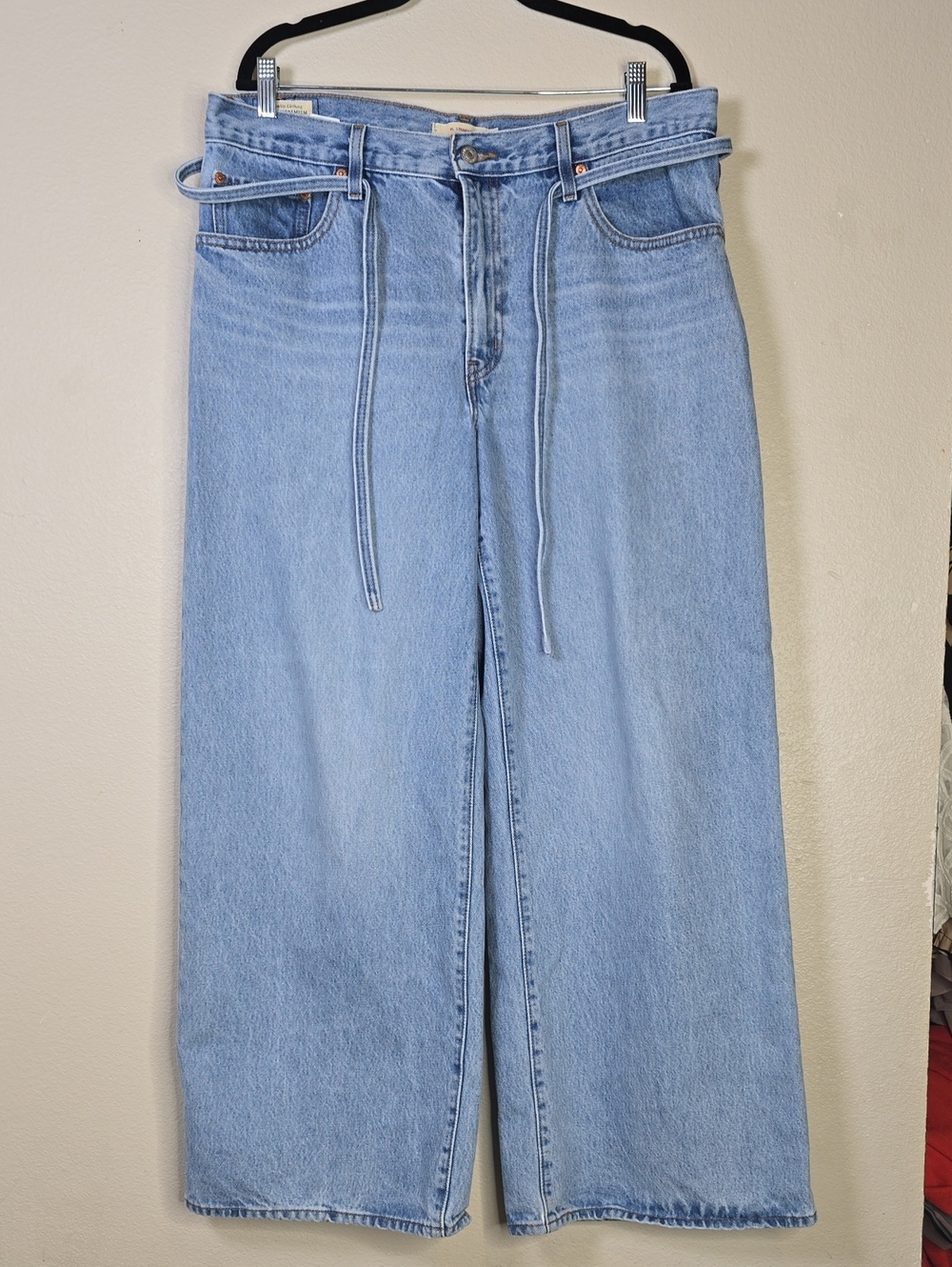 Levis Women's XL Baggy  Straight Leg Light Blue Jeans Size 32 - Picture 3 of 13